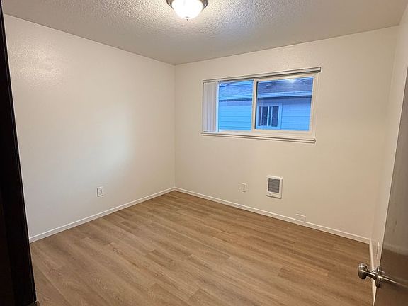 5th image of 9008 NE Hassalo St #B