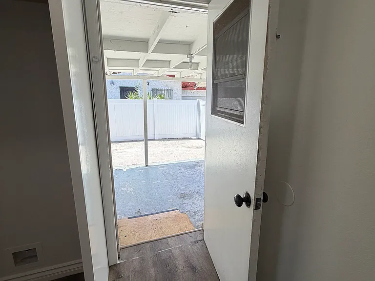 718 Raleigh St — Photo 11