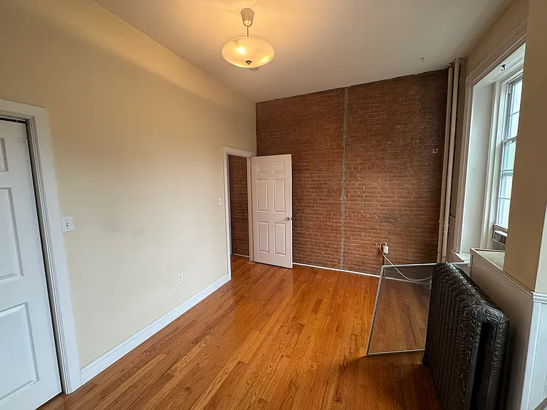 213 E King St #5 — Photo 16
