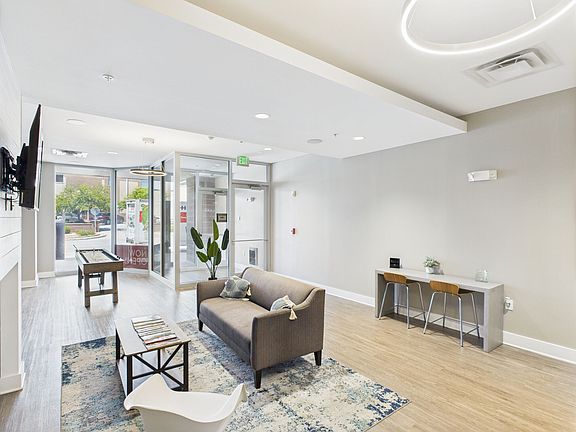 2nd image of 515 E Market St #312