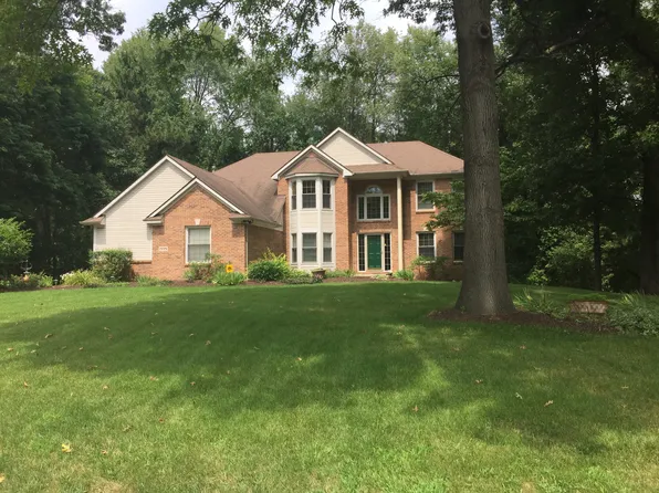 7775 Winfield Dr, Brighton, MI 48116