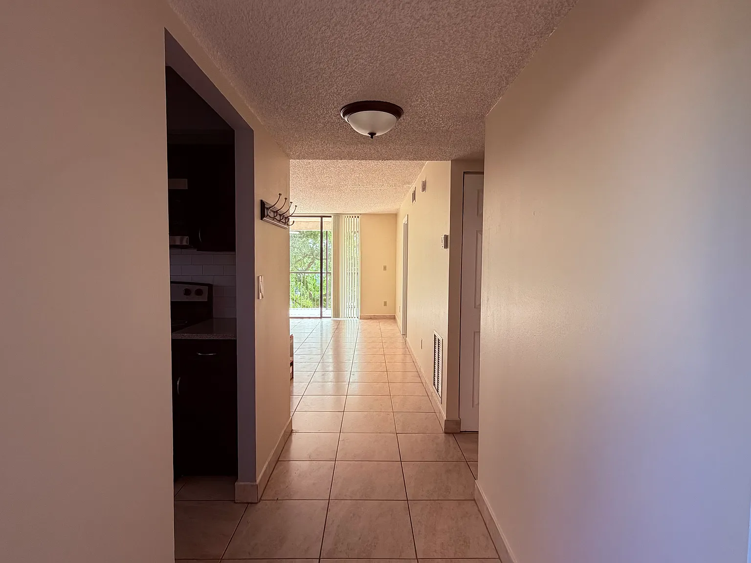 2 bed, 1370 sqft, $2,400 — Photo 2