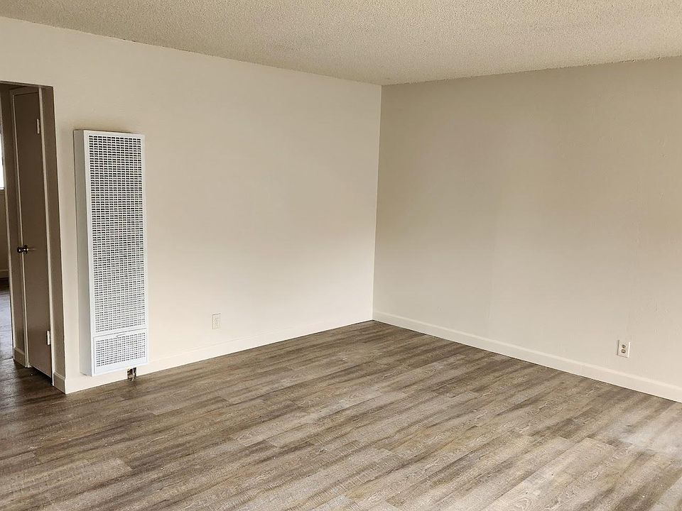 2nd image of 820 Sutter Ave #D