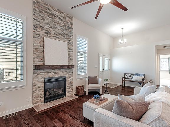 3rd image of 612 Village Point