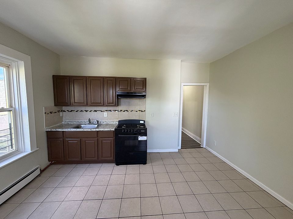 1st image of 161 S 10th St #4R