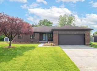 40616 Malvern Dr, Sterling Heights, MI