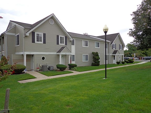 3rd image of 633A Correll Ave