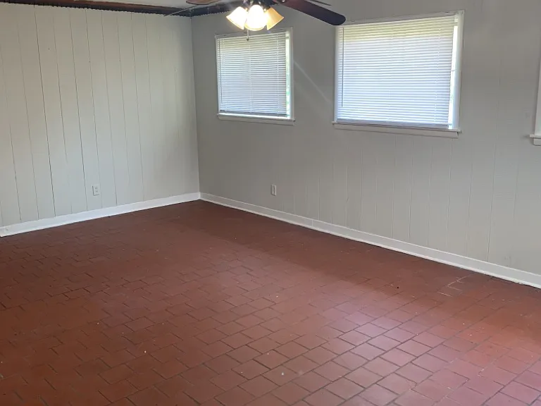 1419 Beaumont Dr — Photo 5