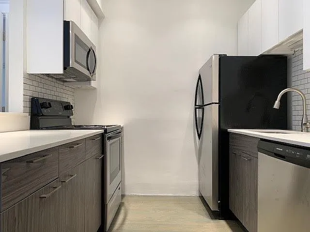55 Queensberry St — Photo 2