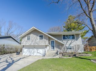 1924 Akron Ct, Schaumburg, IL 60193