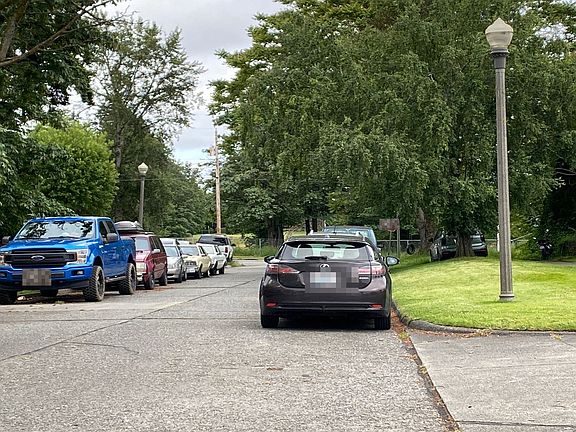 4th image of 606 S 35th St