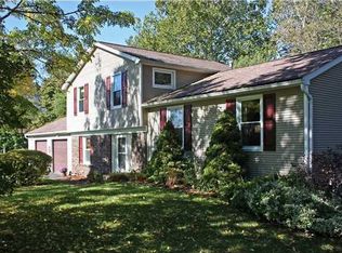174 Mulberry Dr, Farmington, NY 14425