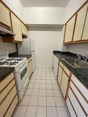 Rented by City Connections Realty | media 4