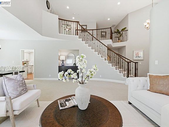 4th image of 604 Sycamore Ct