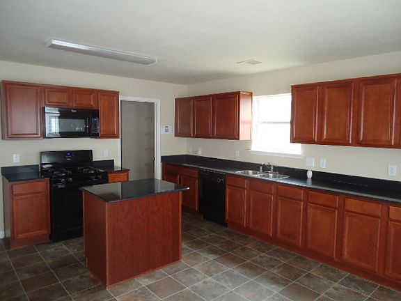 3rd image of 8135 Sanders Glen Ln