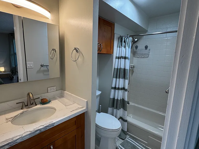 1129 Rycroft St #201 — Photo 8