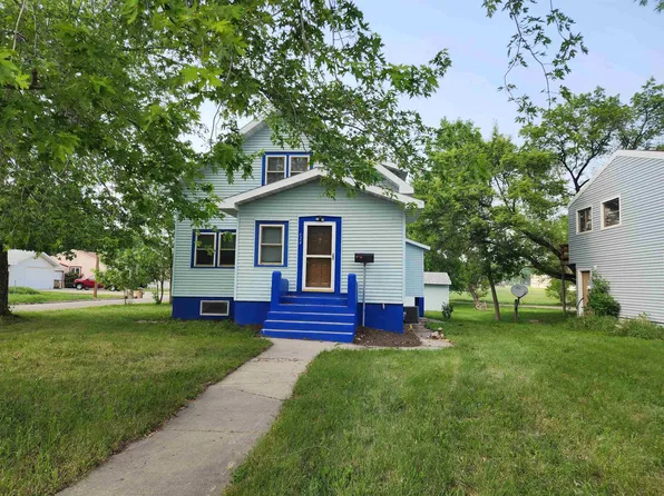 624 5th Ave NW, Minot, ND 58703