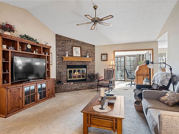 4th image of 22 Lavendon Circle Dr
