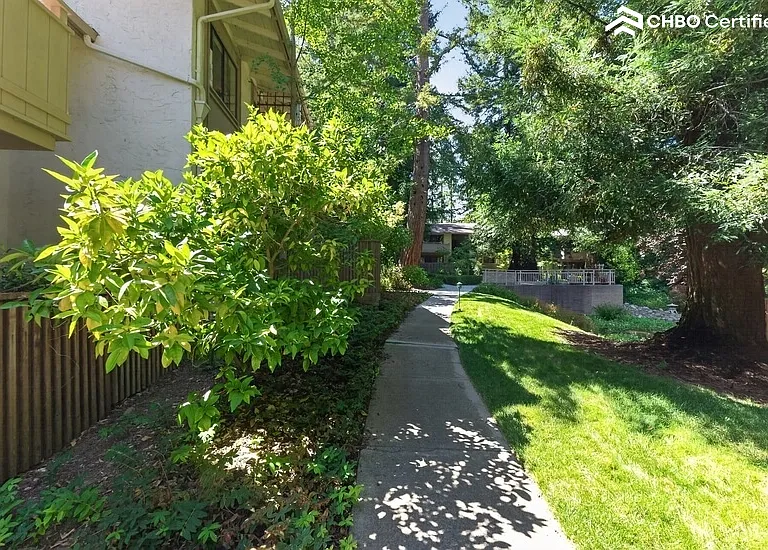 20700 4th St #4 — Photo 34