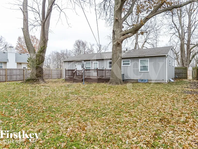210 Berry Ave — Photo 13
