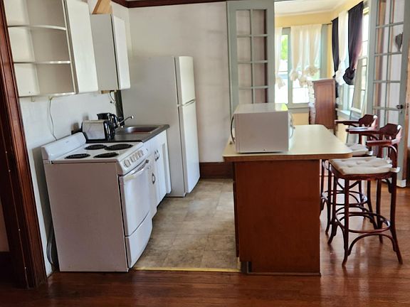 2nd image of 420 Sumner St APT 4