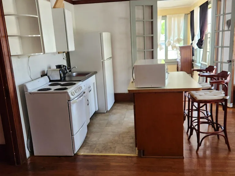 420 Sumner St #4 — Photo 2