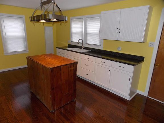 2nd image of 1702 Rosemont Ave