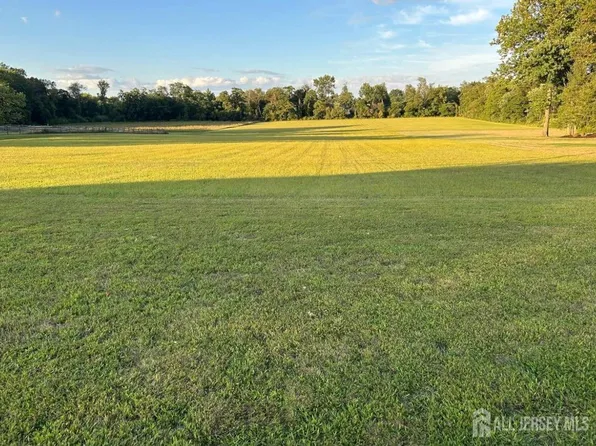 67 Davidson Mill Rd S, North Brunswick, NJ 08902