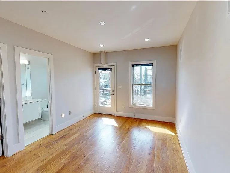 1159 Oates St NE #B — Photo 6