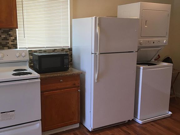 Kitchen & Dining Area