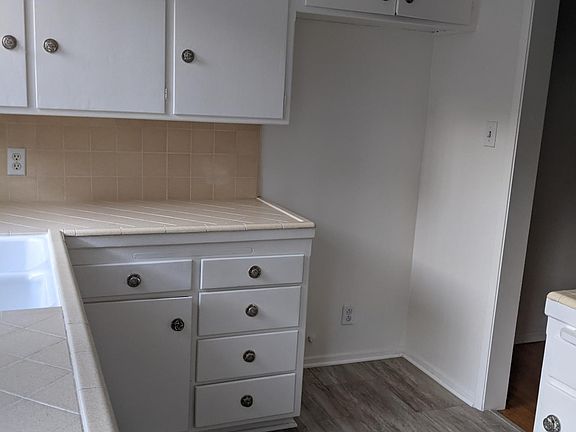 4th image of 613 E San Jose Ave