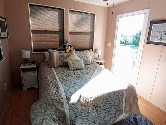 5th image of 310 Saint George Dr #458