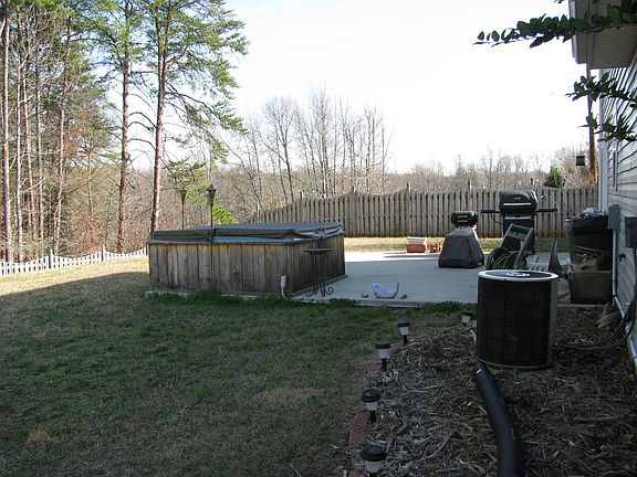 Back Yard/Patio/HOT TUB