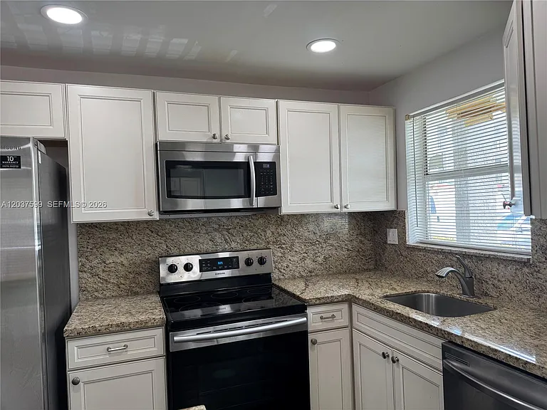 8325 Sunrise Lakes Blvd #103 — Photo 4