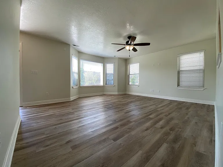 642 Trejo St — Photo 2