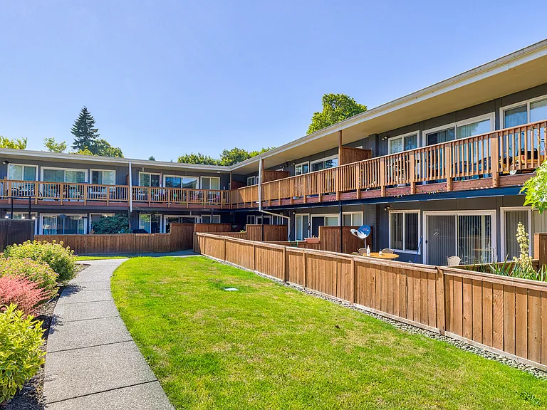 Camille Court Apartments — Photo 13