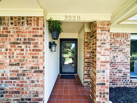 3rd image of 3220 Topaz Way