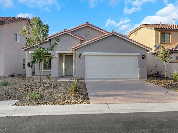 3rd image of 3694 Famiglia Dr