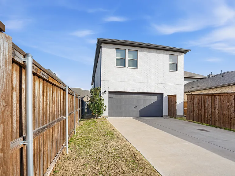 1621 Rose Willow Way — Photo 32