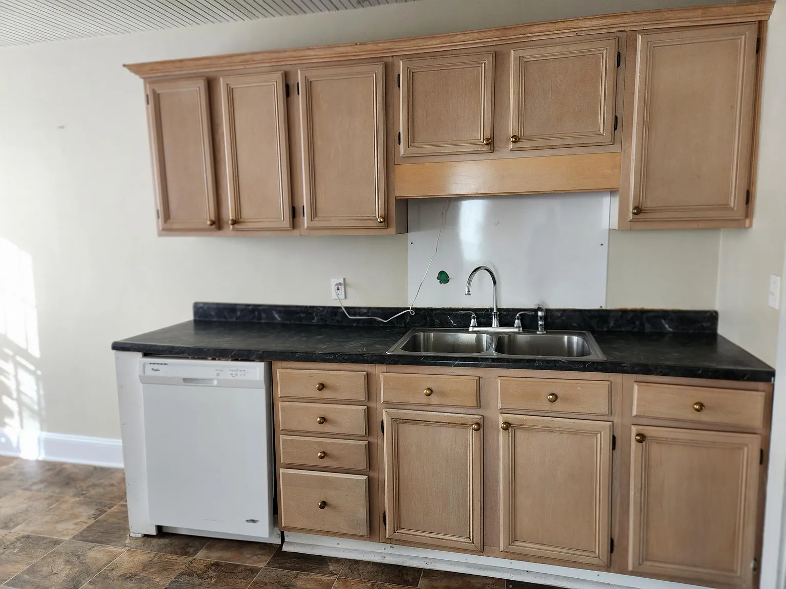 3 bed, 1300 sqft, $1,125 — Photo 2