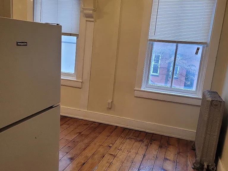 Dining area off kitchen