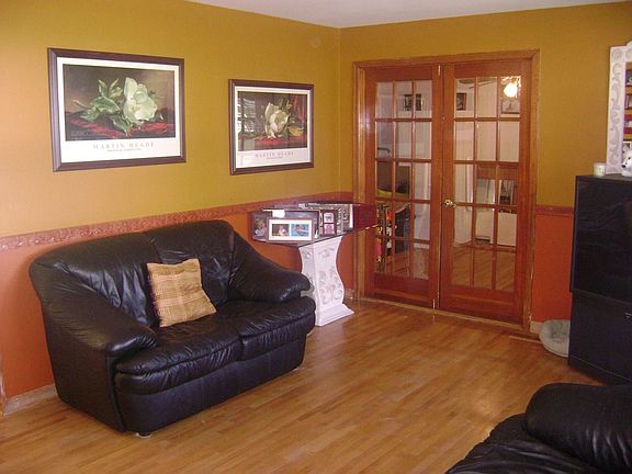 Living Room w/Hardwood Floors