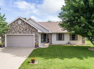 104 Arborgate Dr, Mattoon, IL 61938