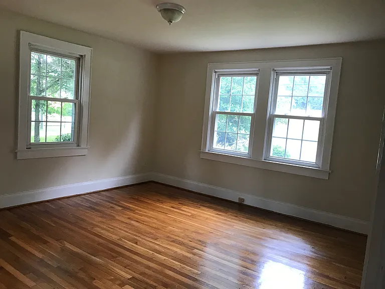501 Hillsborough Rd — Photo 11