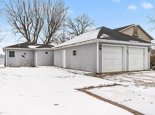 19664 Lakeshore Dr, Three Rivers, MI 49093