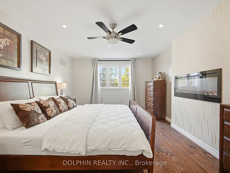 1090 Vanier Dr — Photo 22
