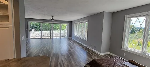 4 bed, 3.5 bath, 3800 sqft, $3,950 — Photo 4