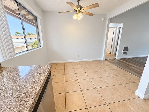 3rd image of 1071 Walnut Ave #32