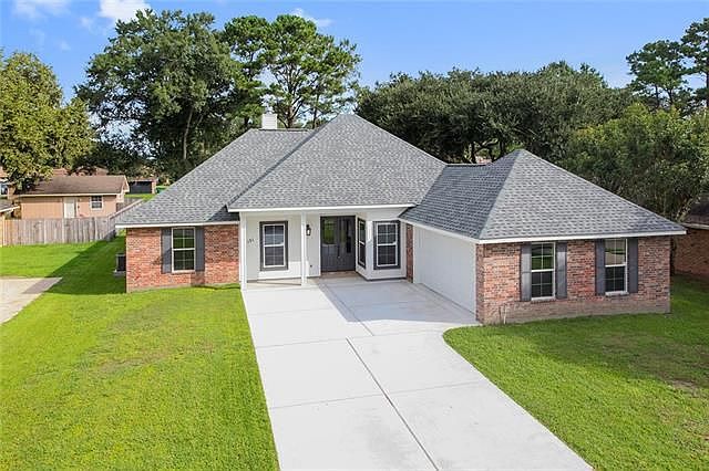 1st image of 131 Somerset Dr