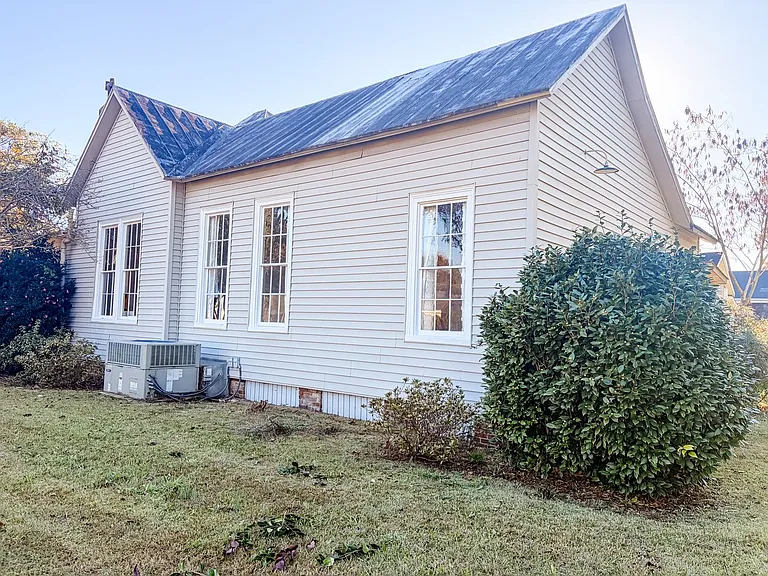 117 E Main St — Photo 14